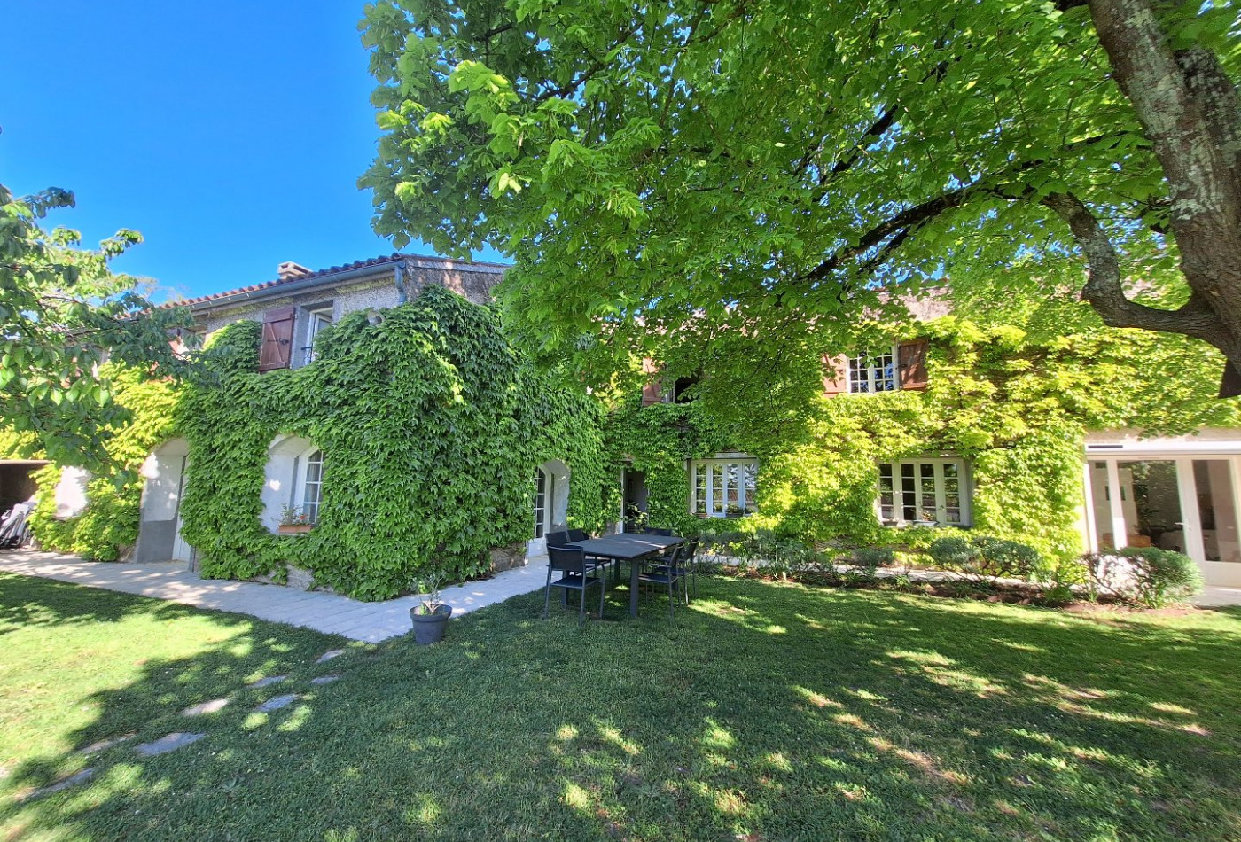 vente Maison Chateaubernard - Photo 1