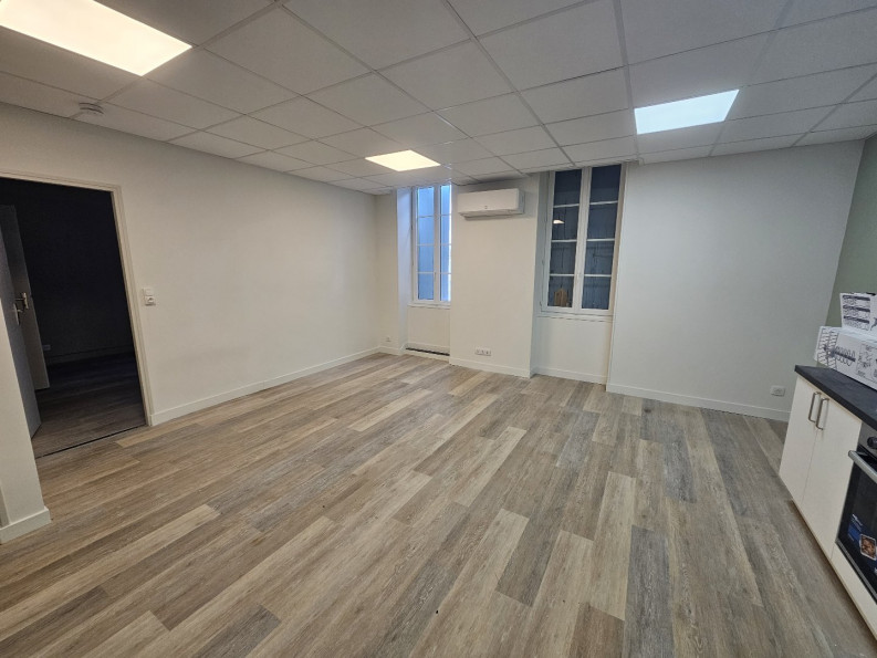 location Appartement Burie - Photo 2