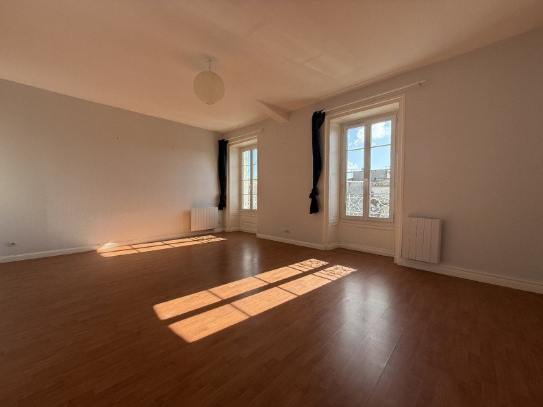 location Appartement rénové Cognac - Photo 1