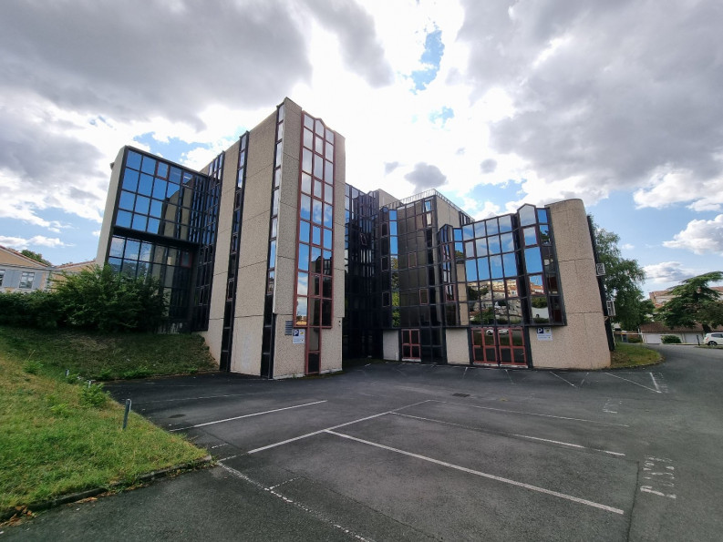vente Immeuble de bureaux Angouleme - Photo 1