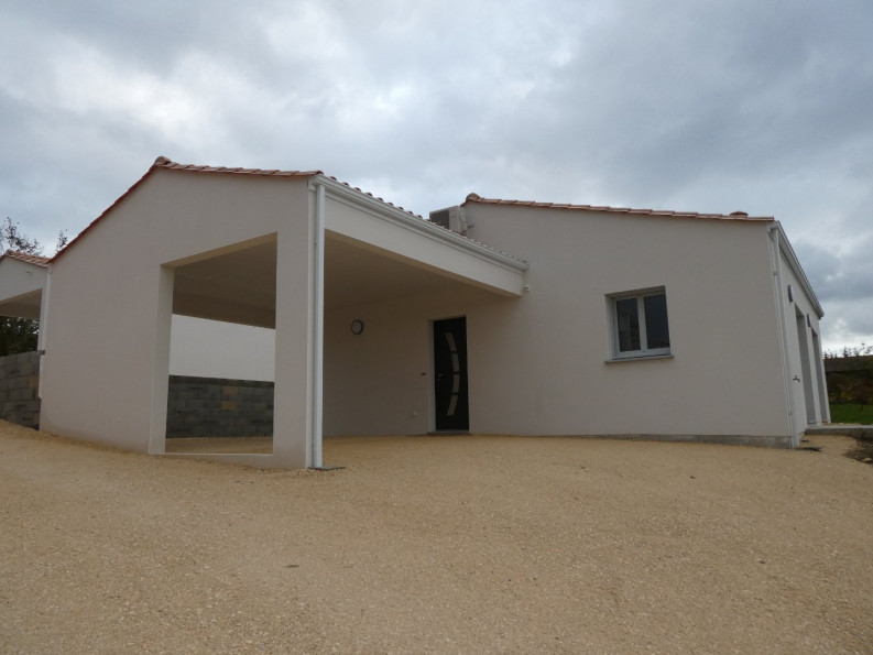 location Maison Ruelle Sur Touvre - Photo 1