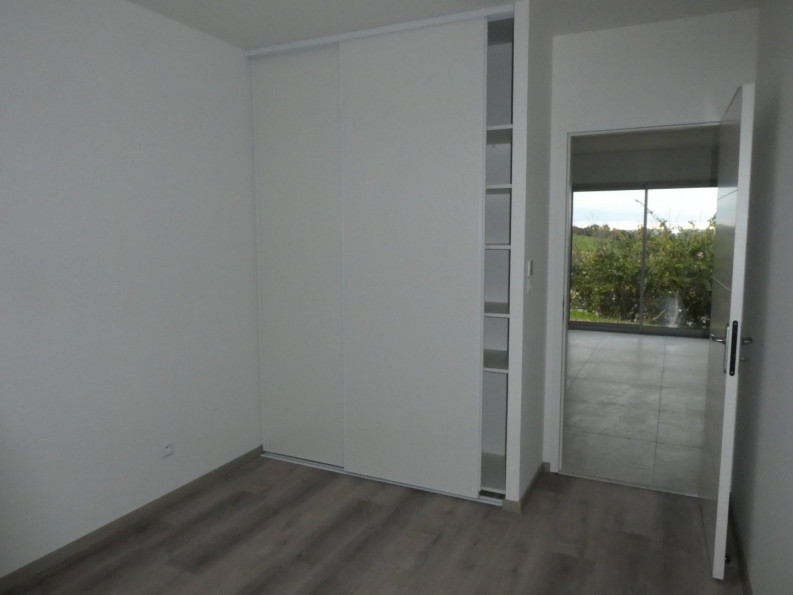 location Maison Ruelle Sur Touvre - Photo 5