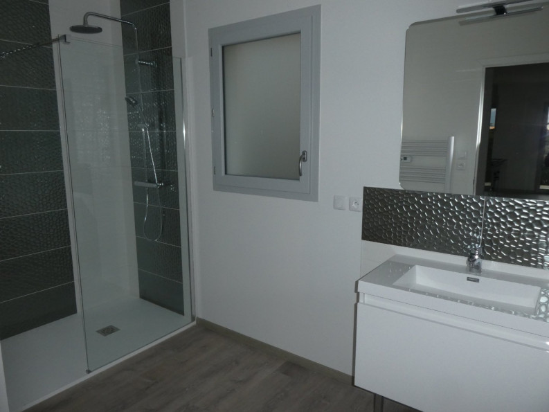 location Maison Ruelle Sur Touvre - Photo 7