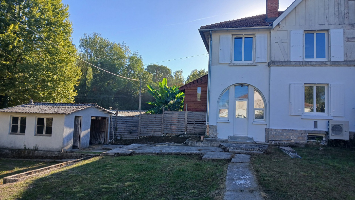 location Maison La Couronne - Photo 1
