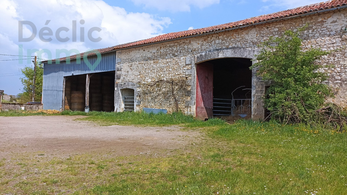 vente Corps de ferme La Rochefoucauld - Photo 2