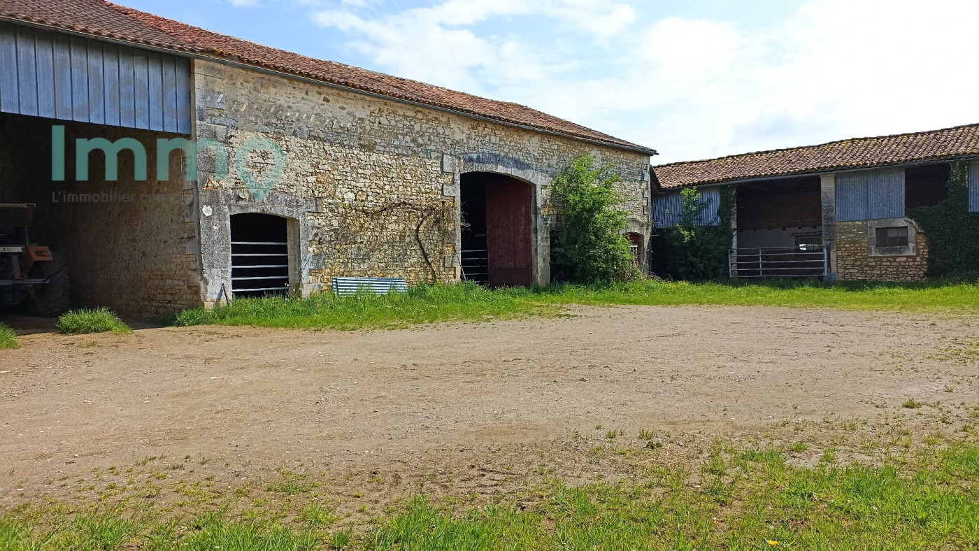 vente Corps de ferme La Rochefoucauld - Photo 3