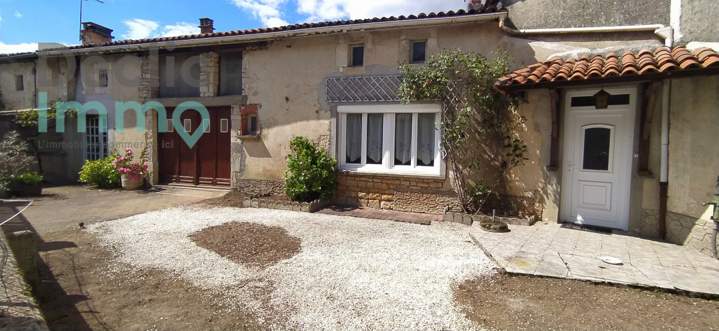 vente Maison Ruffec - Photo 1
