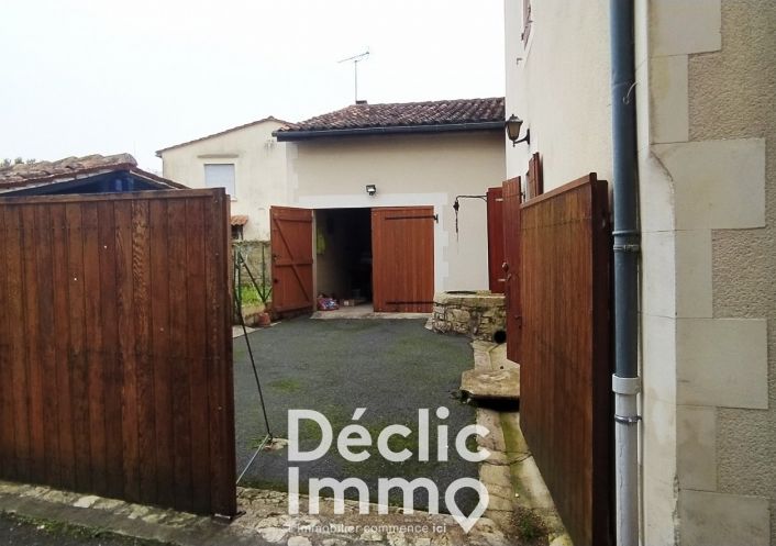 vente Maison de ville Aigre