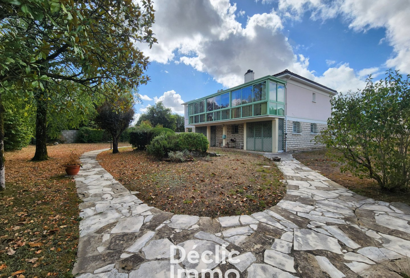 vente Maison La Couronne - Photo 1