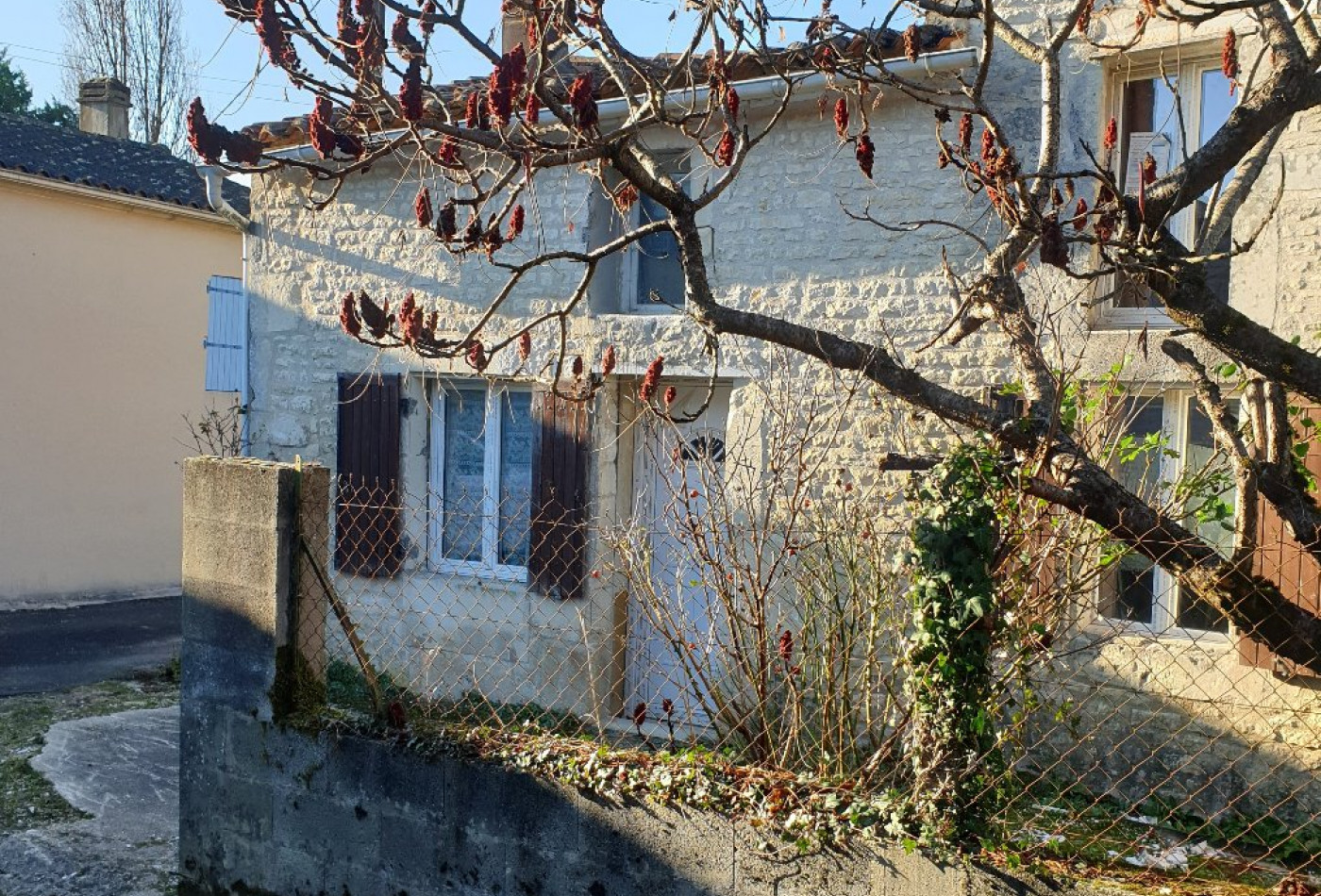 vente Maison Echallat - Photo 1