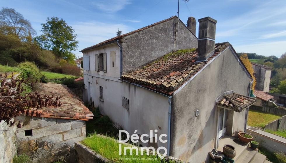 vente Maison à rénover Voeuil Et Giget - Photo 1