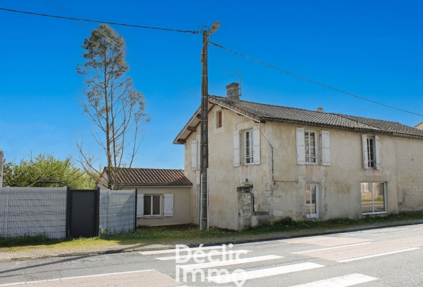 vente Maison à rénover Hiersac - Photo 1
