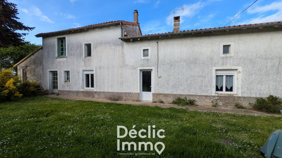 vente Maison à rénover Londigny - Photo 1