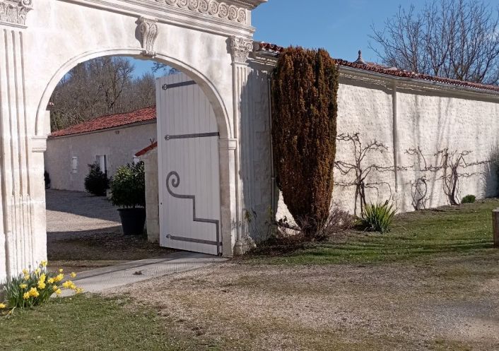 sale Propriété Bourg Charente