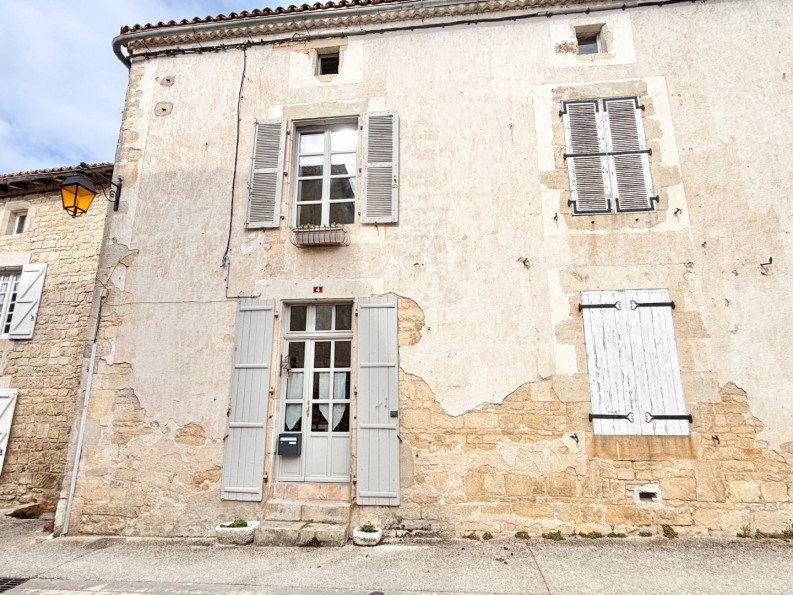 sale Maison Nanteuil En Vallee - Photo 1