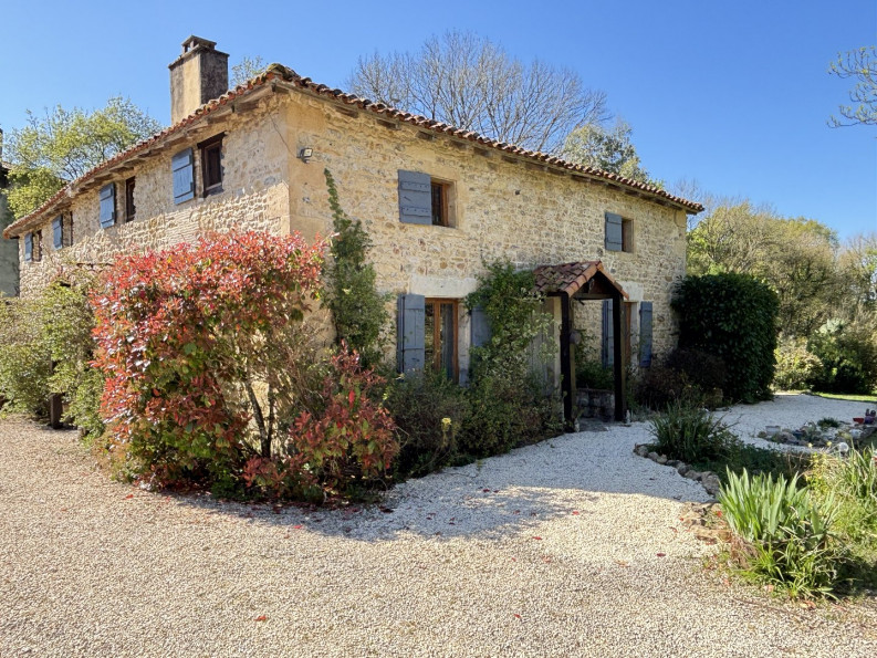 vente Maison Alloue - Photo 1