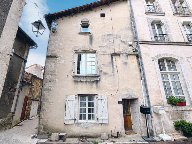 vente Maison Nanteuil En Vallee - Photo 1