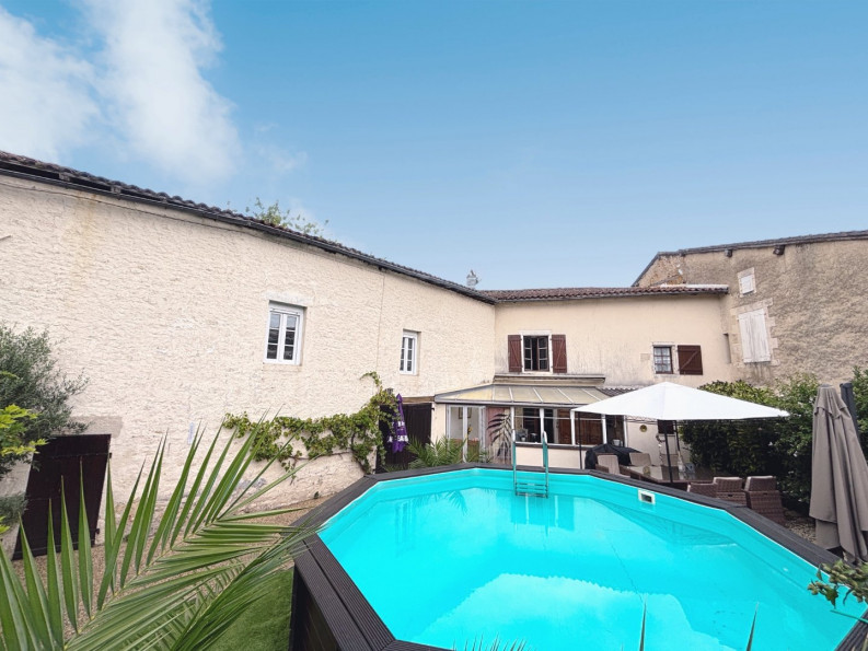 vente Maison Nanteuil En Vallee - Photo 1