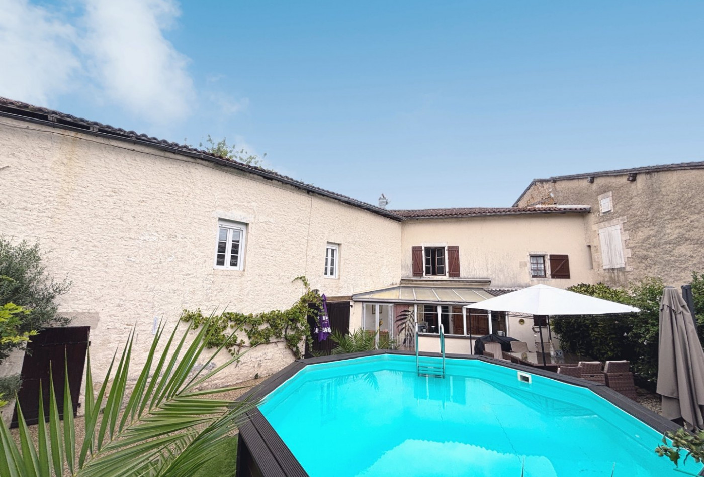 vente Maison Nanteuil En Vallee - Photo 1