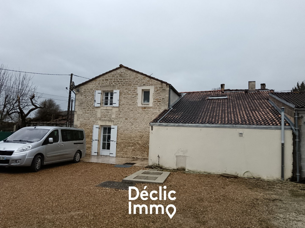 vente Ensemble immobilier Bercloux - Photo 1