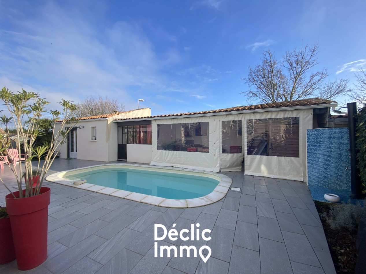 vente Maison et dépendances Angliers - Photo 1