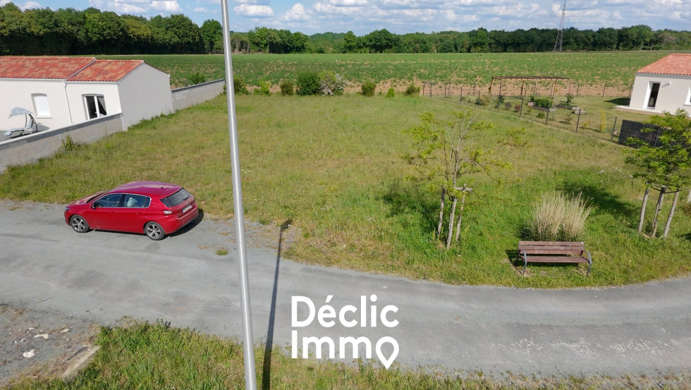 vente Terrain constructible Juicq - Photo 1