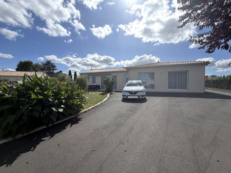location Maison Saintes - Photo 10