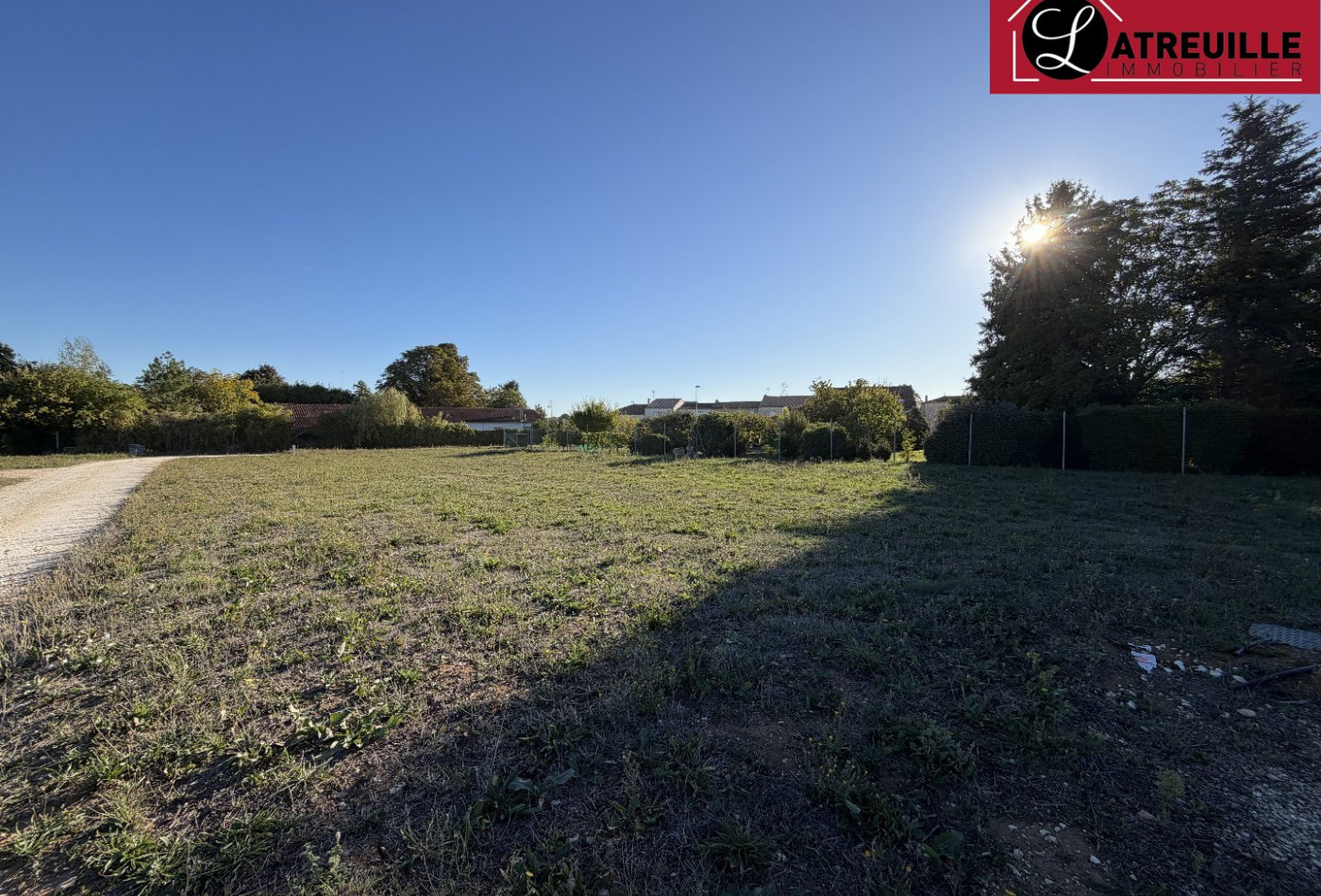 vente Terrain constructible Tesson - Photo 1