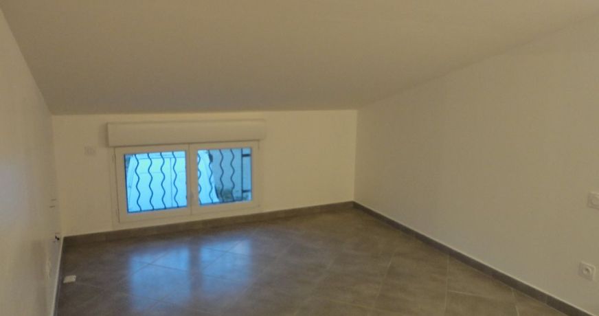 location Maison mitoyenne Roche Saint Secret Beconne