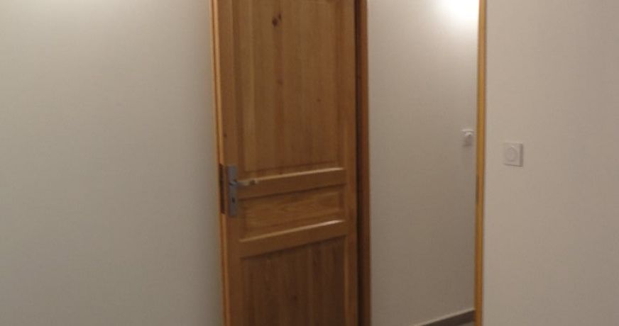location Maison mitoyenne Roche Saint Secret Beconne