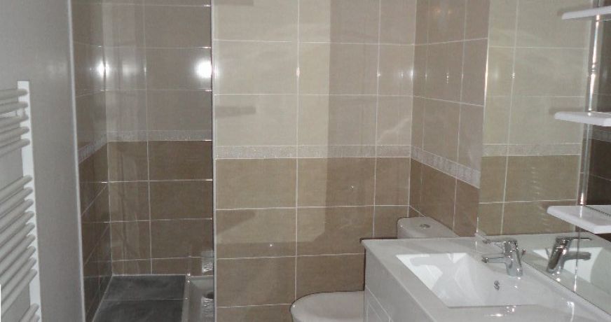location Maison mitoyenne Roche Saint Secret Beconne