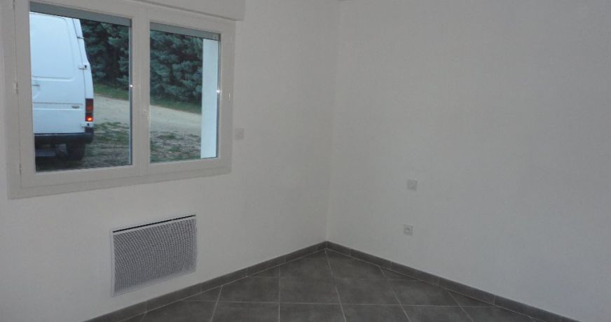 location Maison mitoyenne Roche Saint Secret Beconne