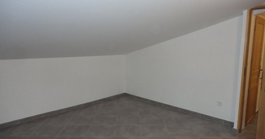 location Maison mitoyenne Roche Saint Secret Beconne