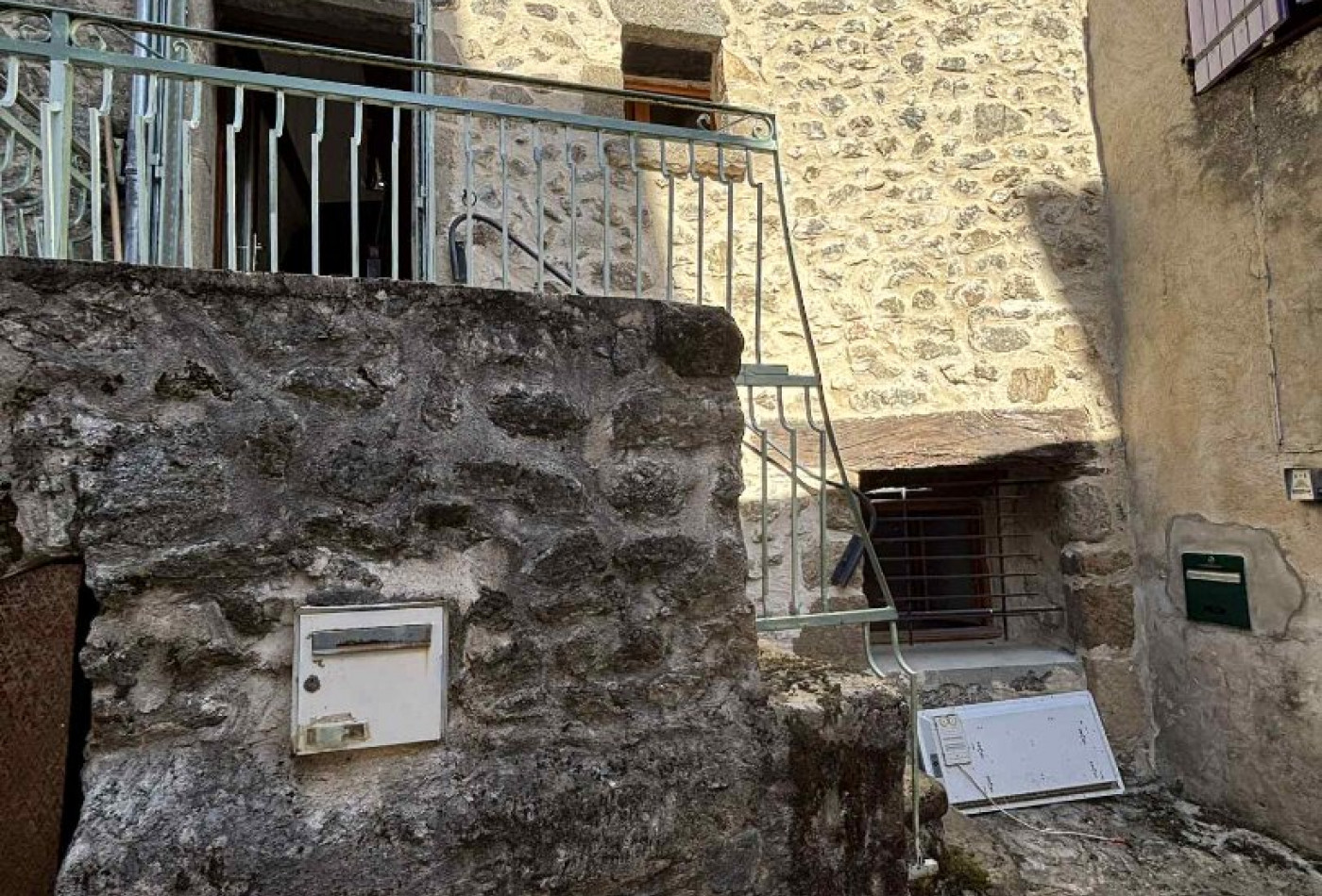 location Maison de village Serrieres - Photo 1