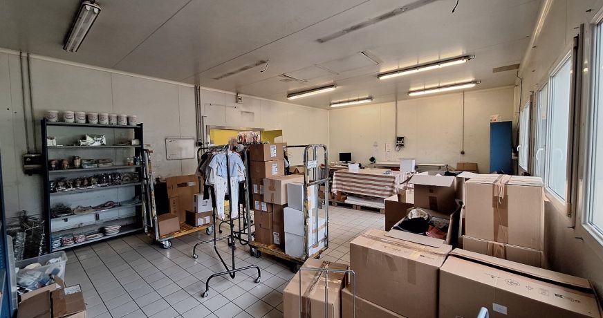 location Entrepots et bureaux Gravigny