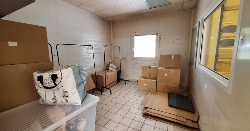 location Entrepots et bureaux Gravigny
