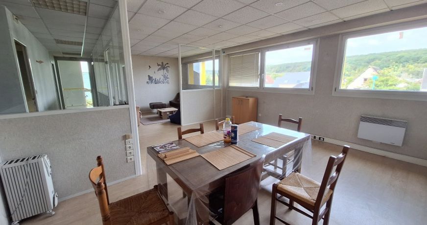 location Entrepots et bureaux Gravigny