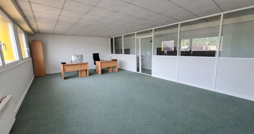 location Entrepots et bureaux Gravigny