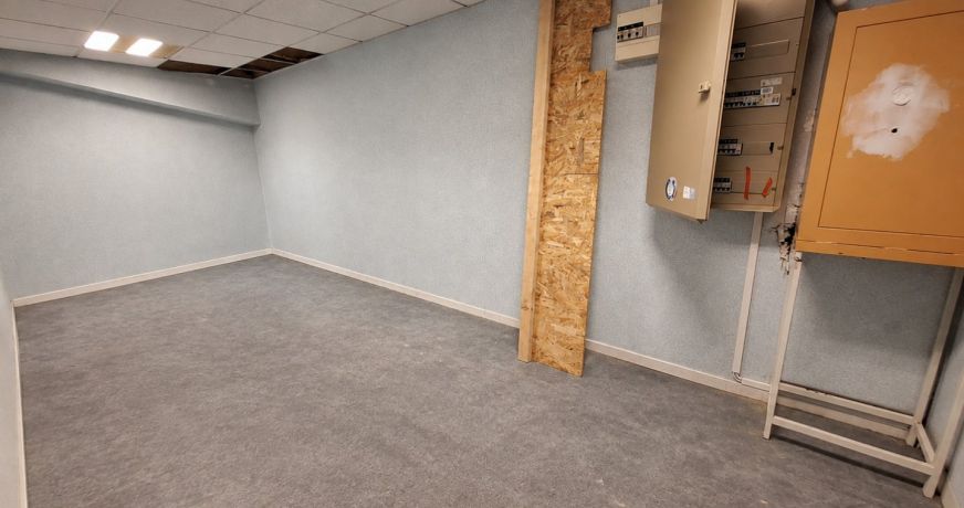 location Entrepots et bureaux Gravigny