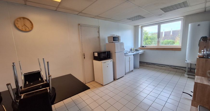 location Entrepots et bureaux Gravigny