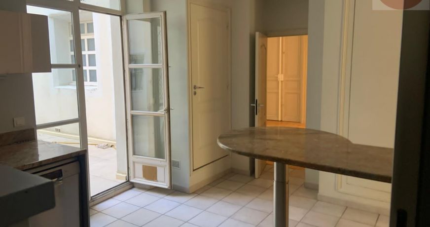 vente Appartement bourgeois Nimes