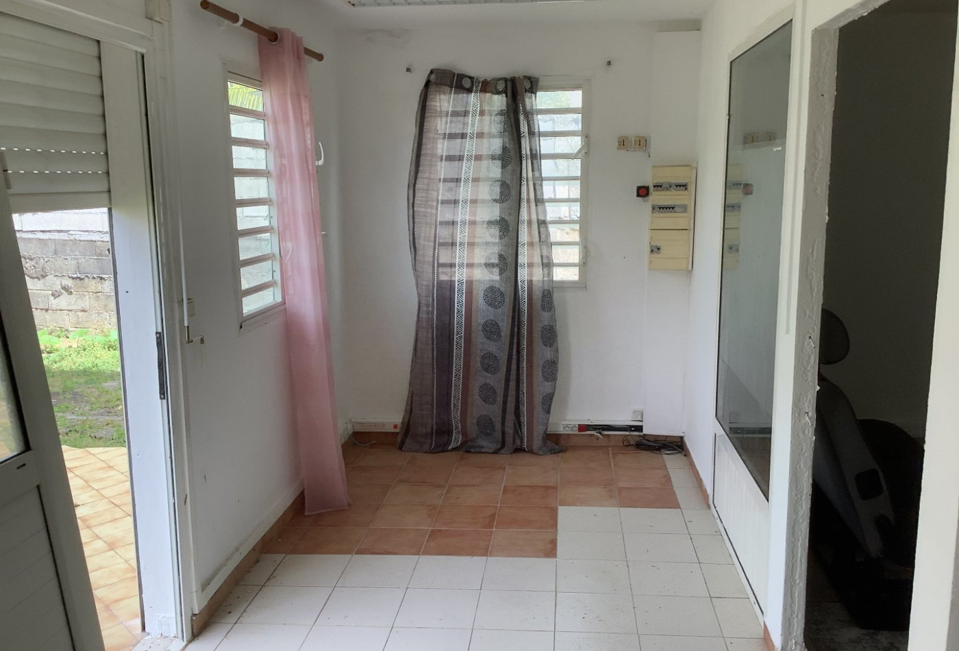 location Bureau Les Abymes - Photo 5