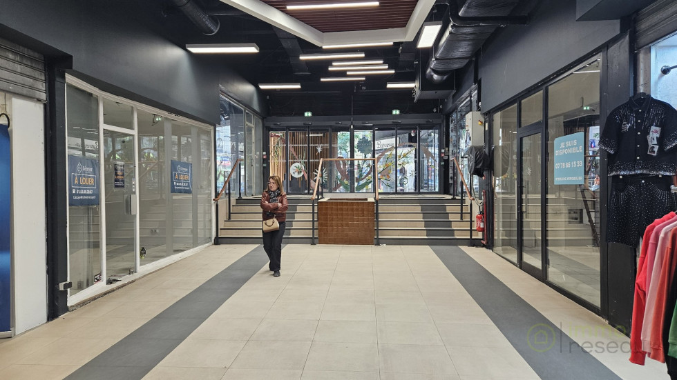 vente Local commercial Paris 18eme Arrondissement - Photo 3