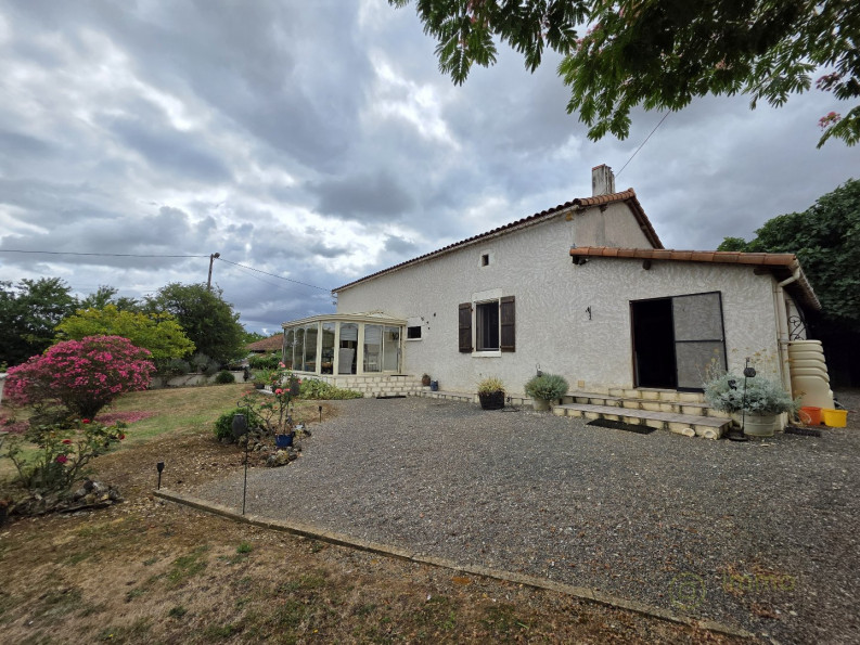 vente Maison Cellefrouin - Photo 3