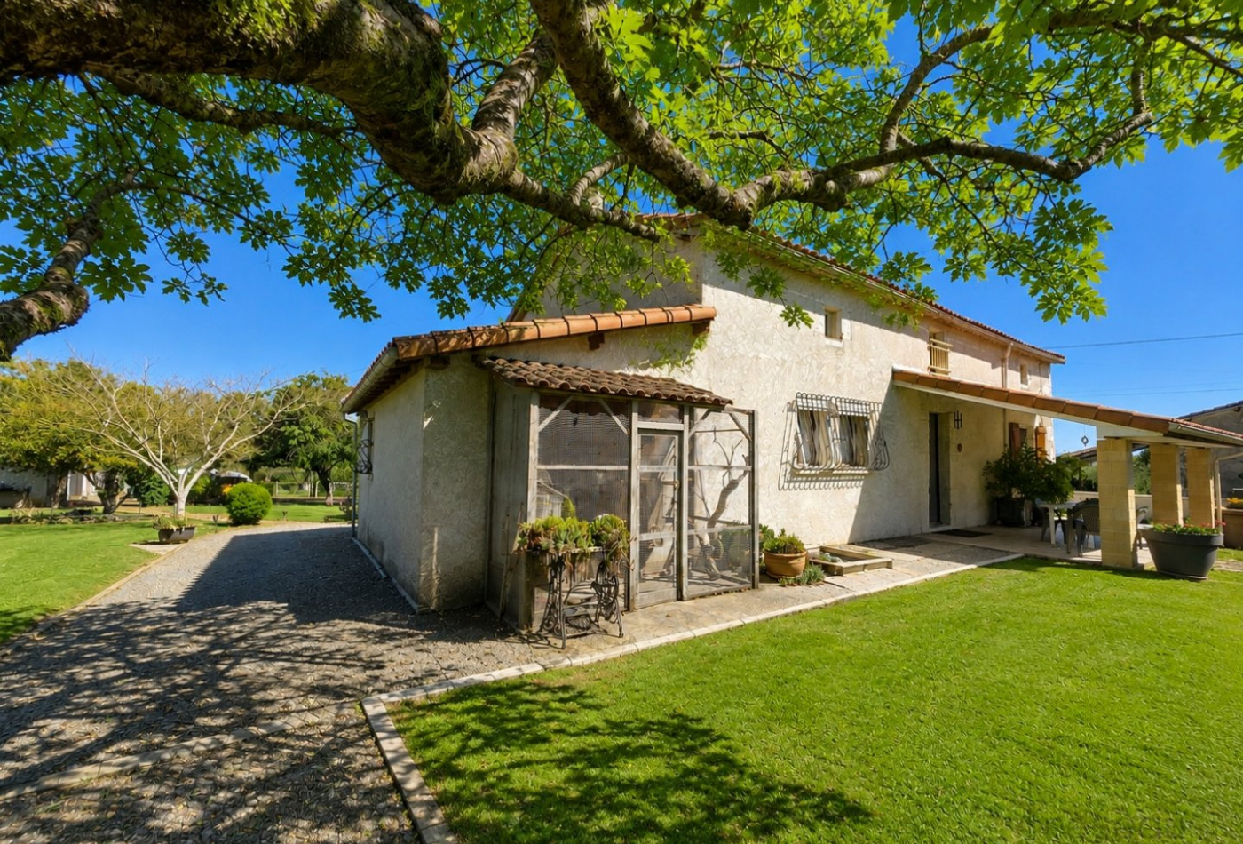 vente Maison Cellefrouin - Photo 2