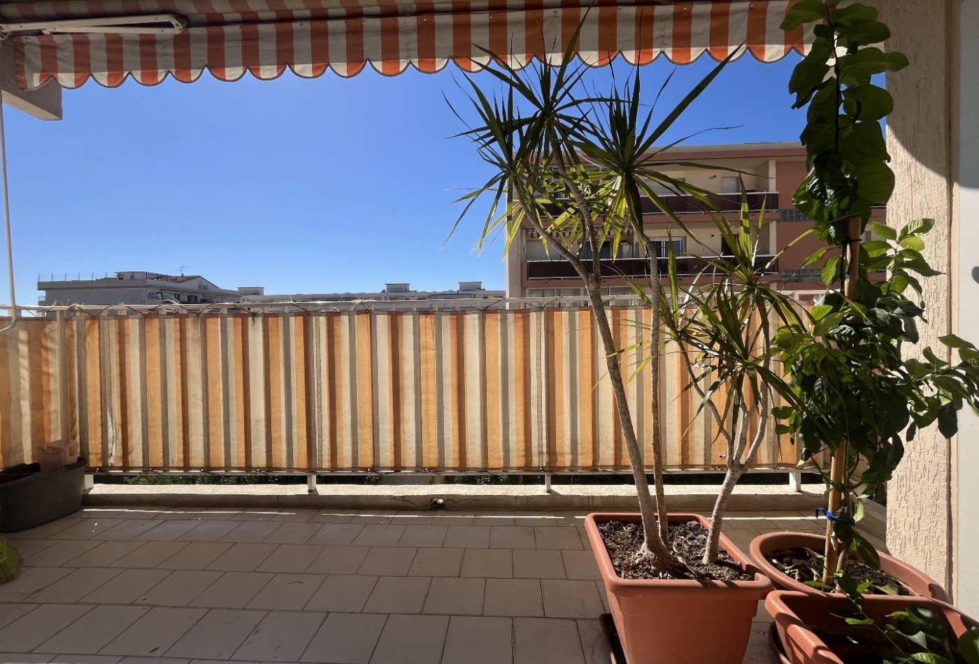 vente Appartement Saint Laurent Du Var - Photo 2
