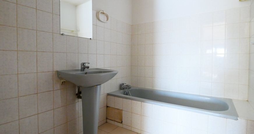 location Appartement Aimargues