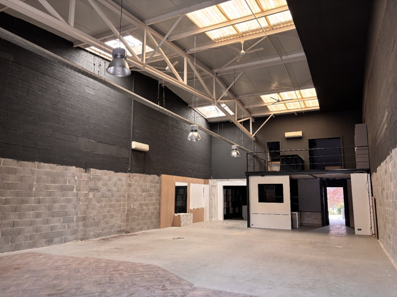 location Local commercial Nimes - Photo 1