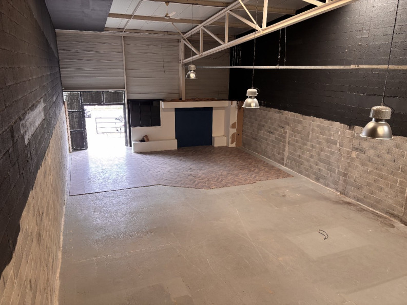 location Local commercial Nimes - Photo 2