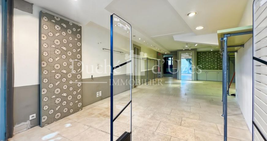 vente Local commercial Uzes